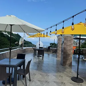 Royal House فيلة